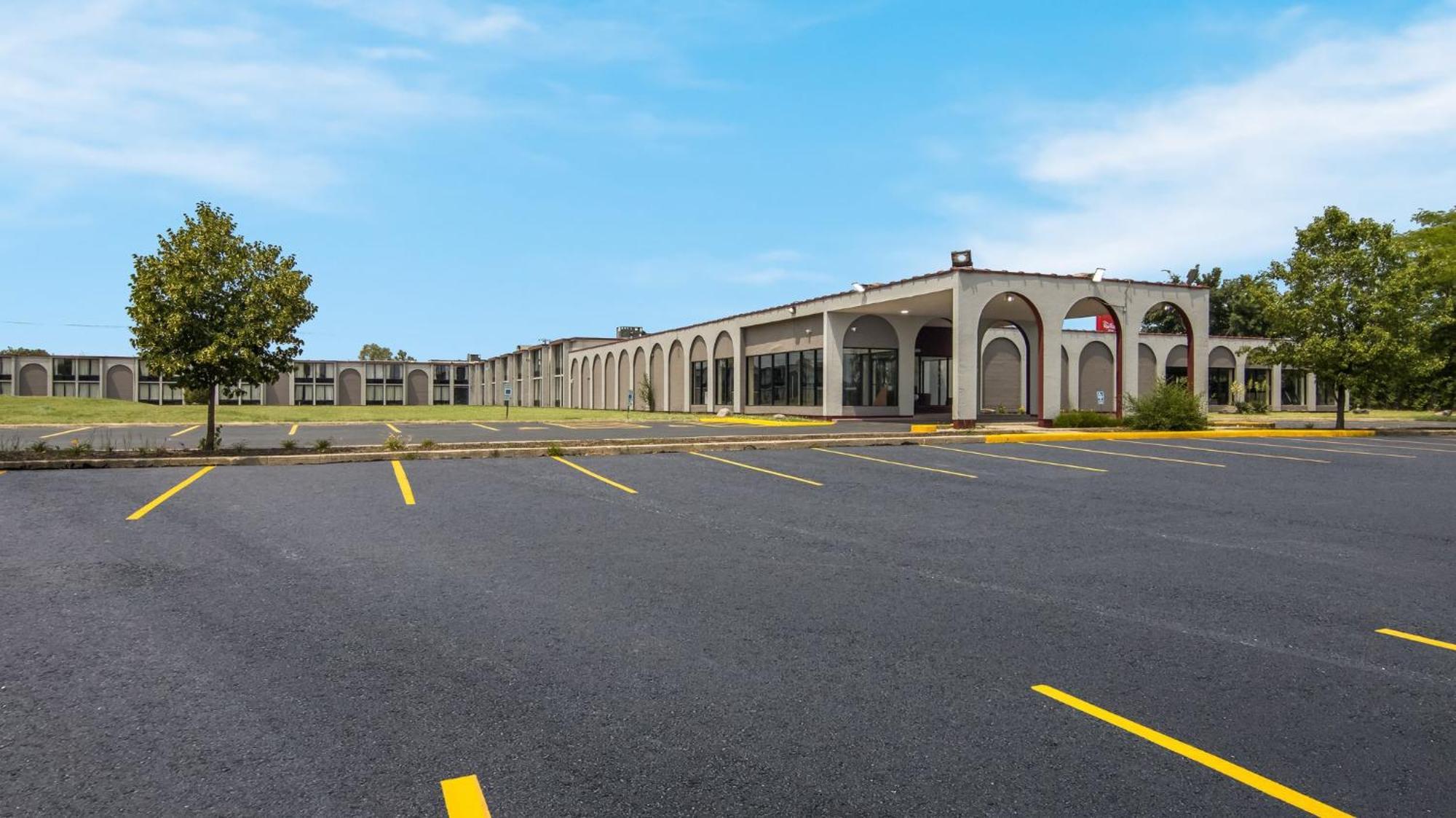 Hometowne Studios By Red Roof And Conference Center Chicago - N Aurora Naperville North Aurora 外观 照片