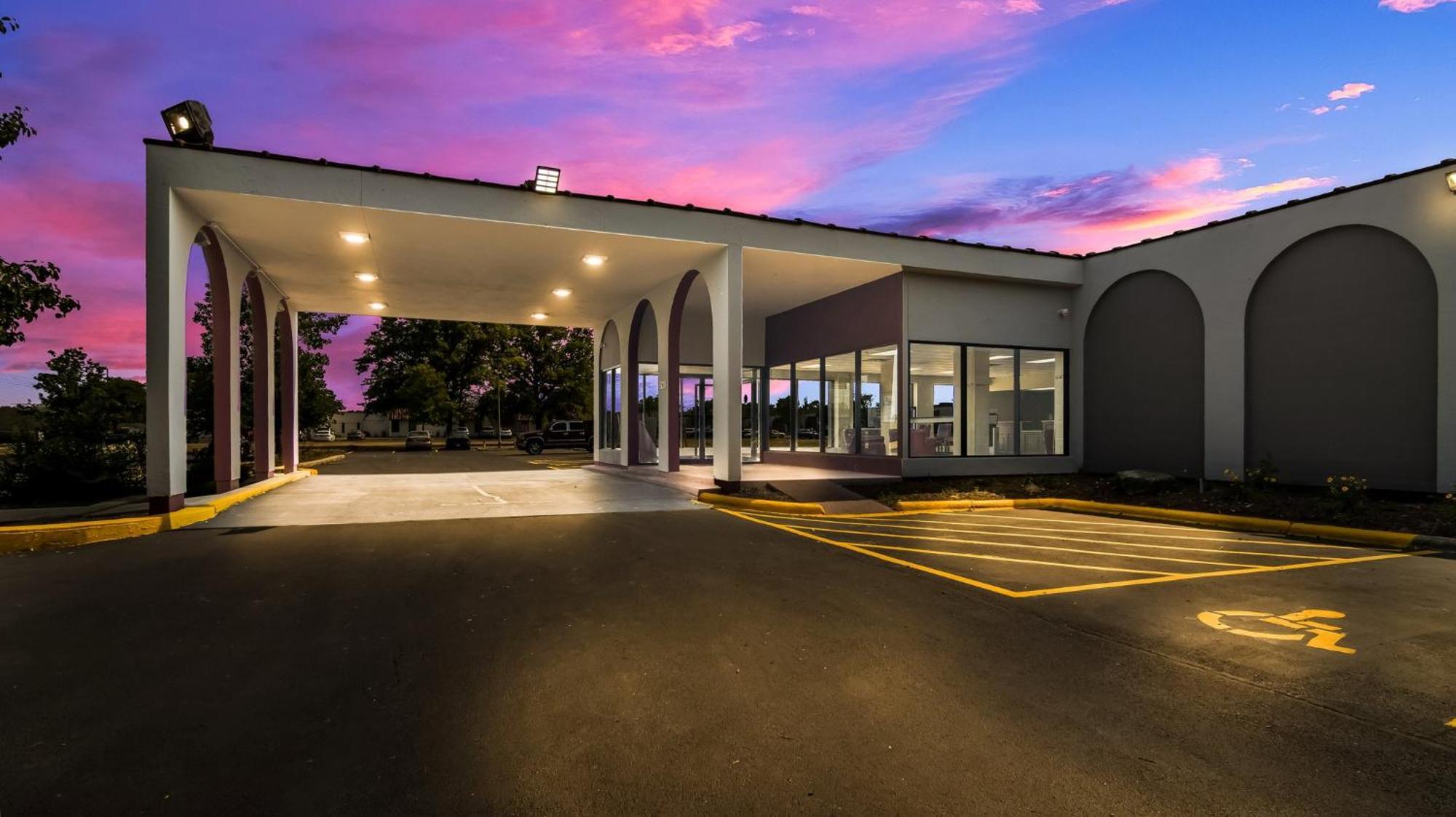 Hometowne Studios By Red Roof And Conference Center Chicago - N Aurora Naperville North Aurora 外观 照片